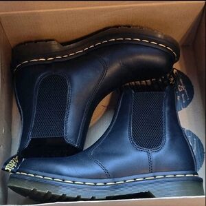 EUC Dr. Martens 2976 Black Nappa Leather Chelsea Boots